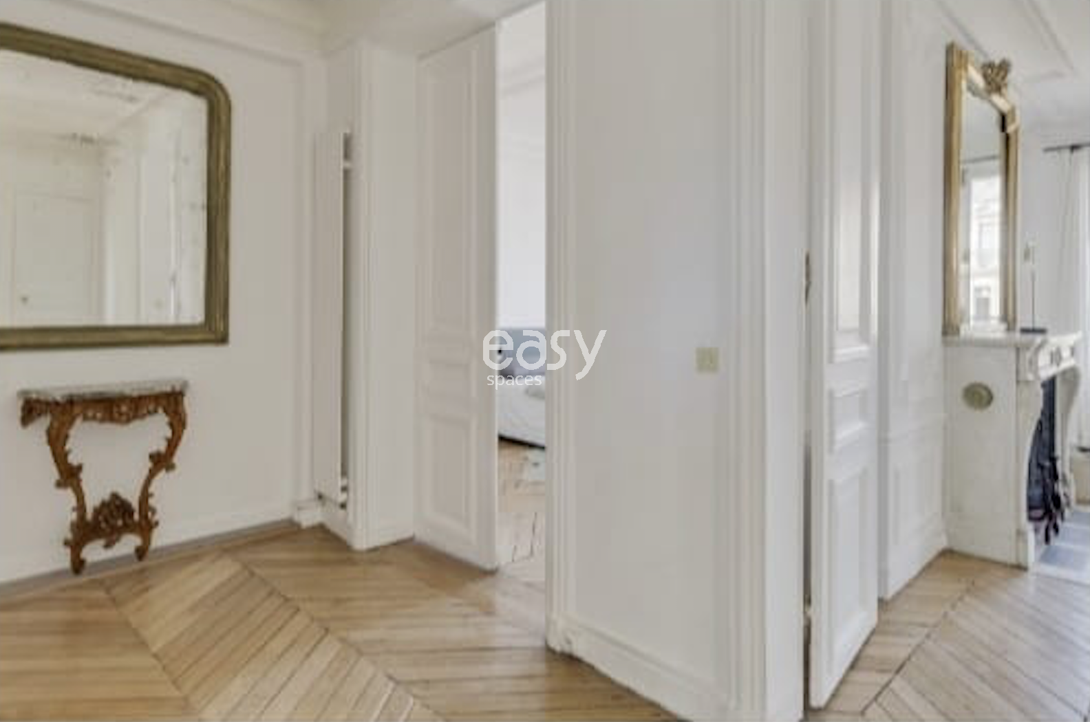 appartement avec parquet moulures pour shooting paris